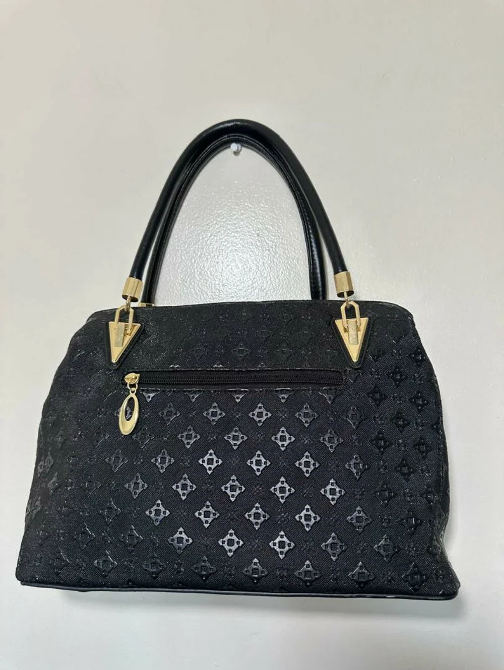 Black PU Leather Purse Handbag w/ Goldtone Hardware & Charm